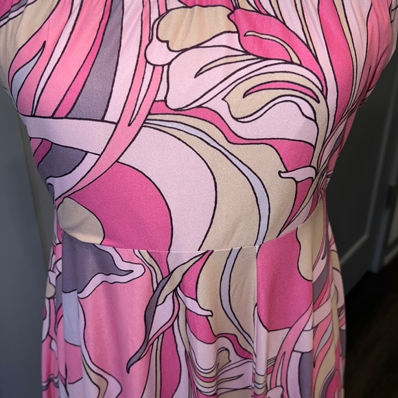 Fun pink printed strapless flowing dress - Picture 2 of 3